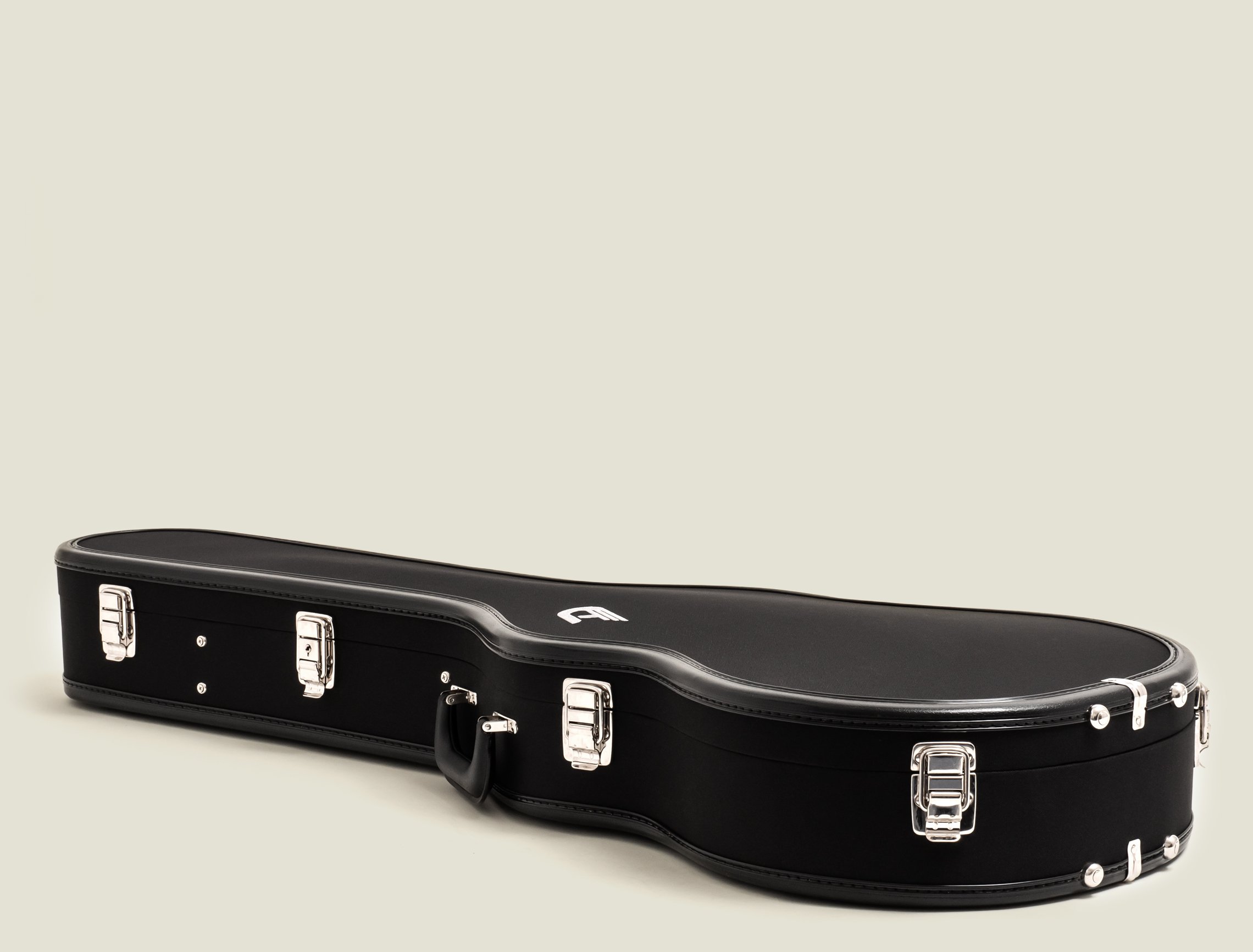 SNIPPET_Cases_Light1(img-bottom)_DESKTOP.jpg Image of the Duesenberg Custom Line Case