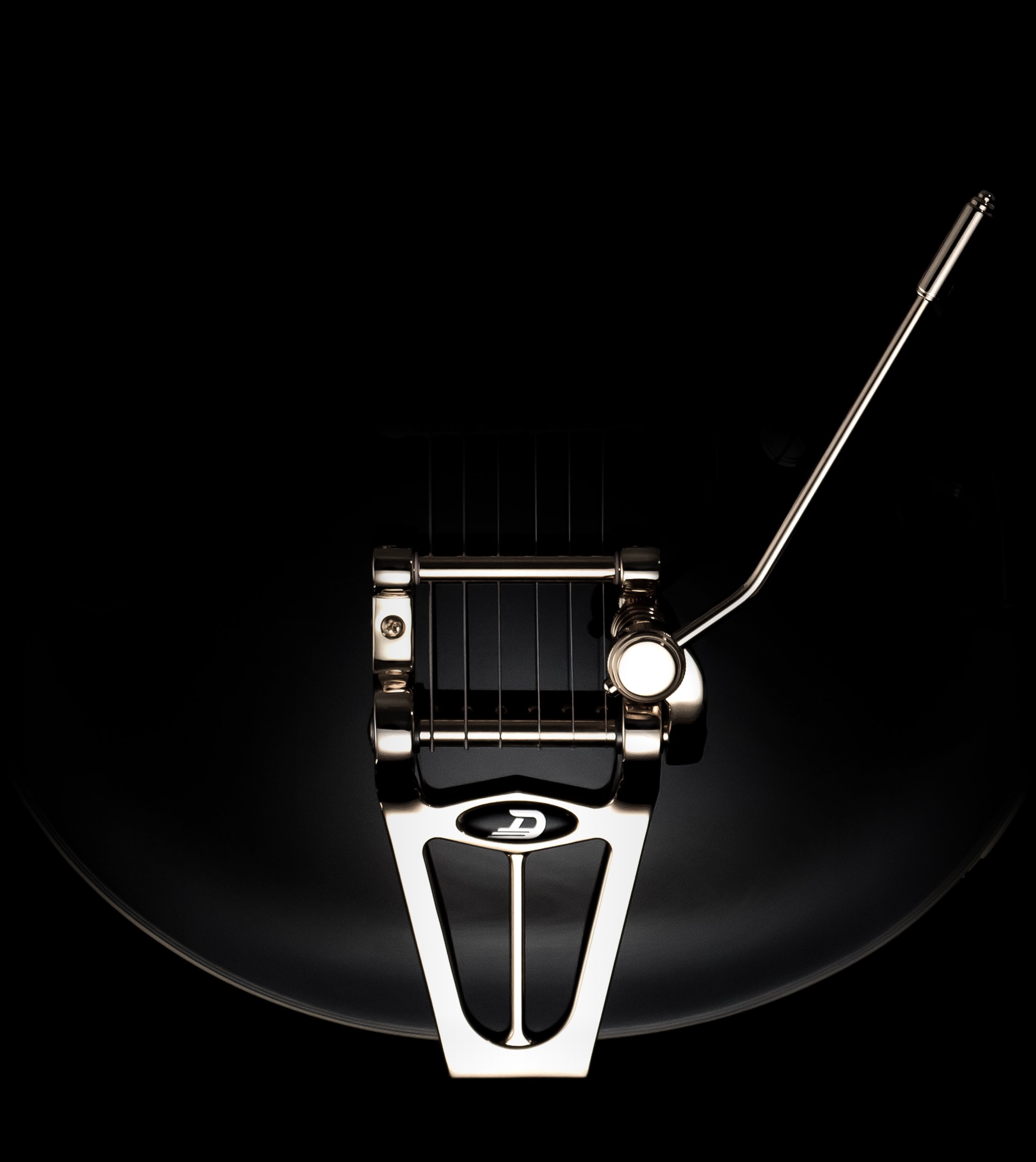 SNIPPET_Diamonddeluxe_Dark1(LONG_img-bottom)_DESKTOP.jpg Image of the Duesenberg Diamond Deluxe Tremolo