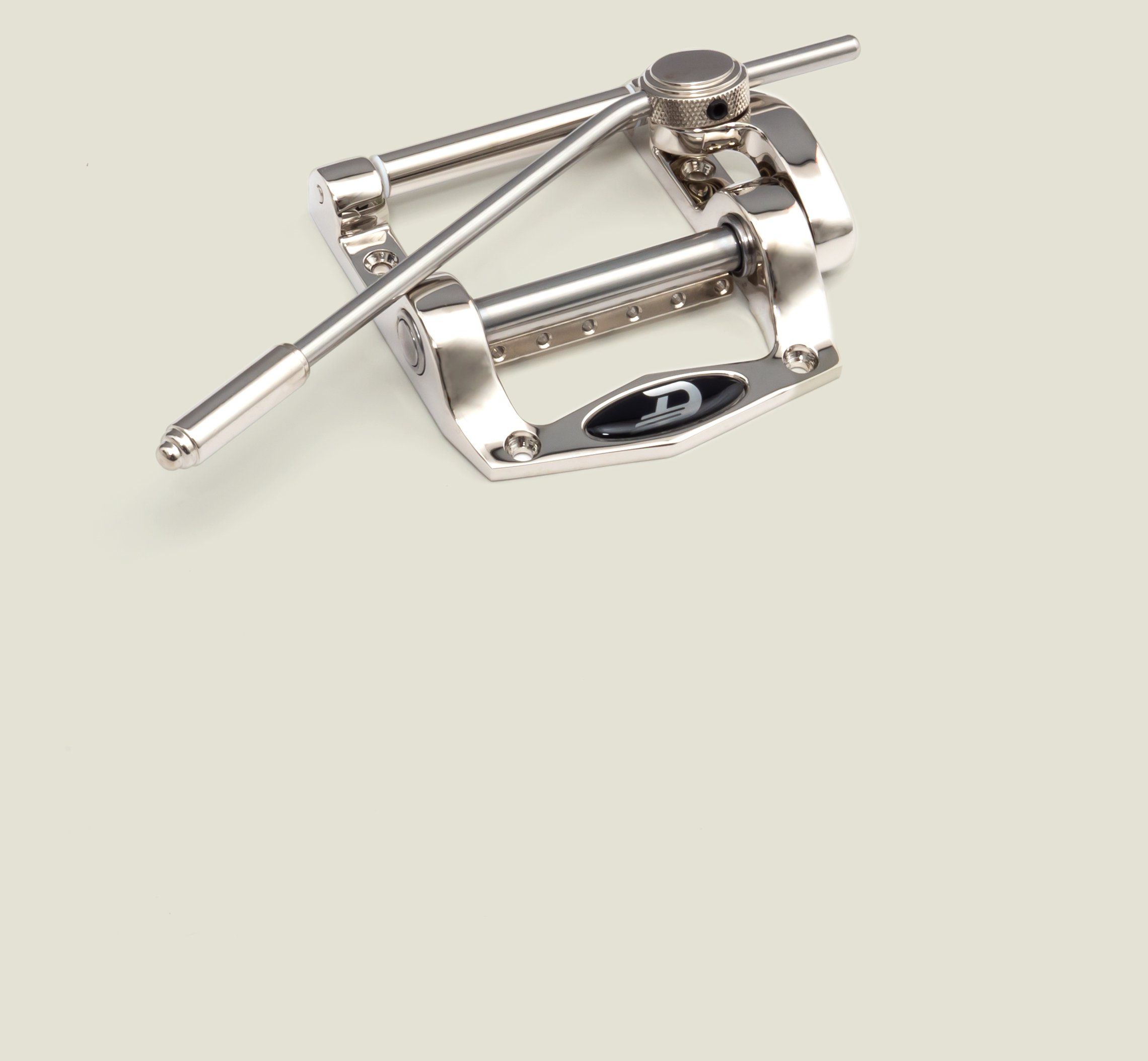 SNIPPET_Diamonddeluxe_Light2(SHORT_img-top)_DESKTOP.jpg Image of the Duesenberg Diamond Deluxe Tremolo